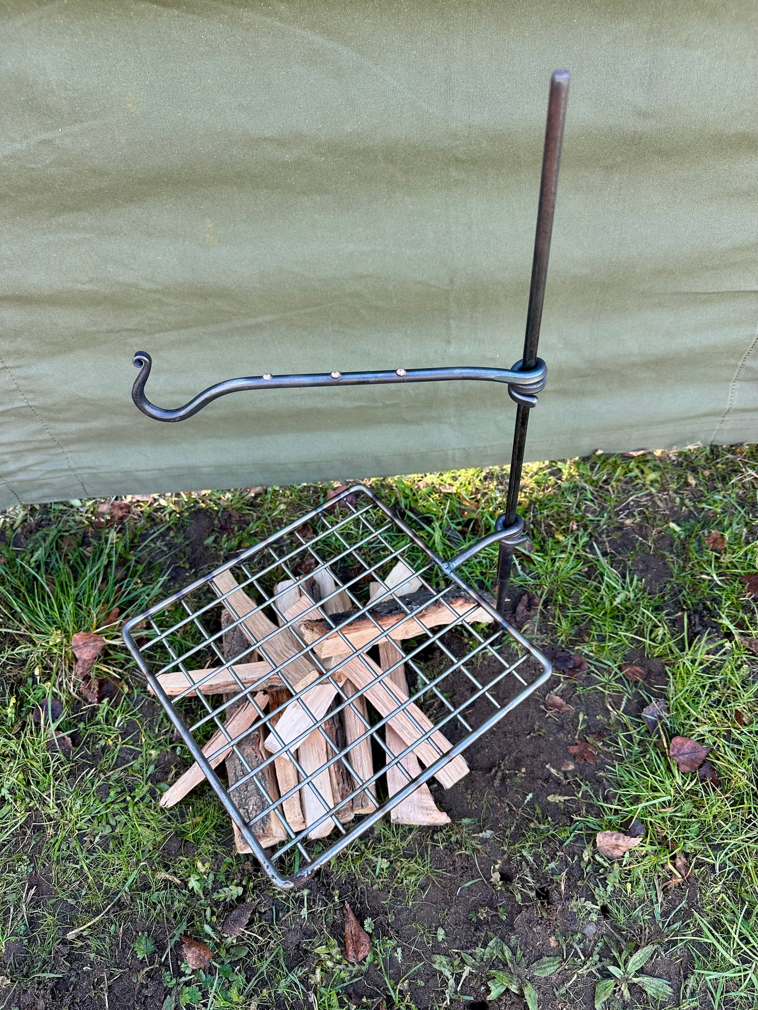 Grill Mini Fire Anchor Portable and compact for Grilling and hanging pot and Kettles