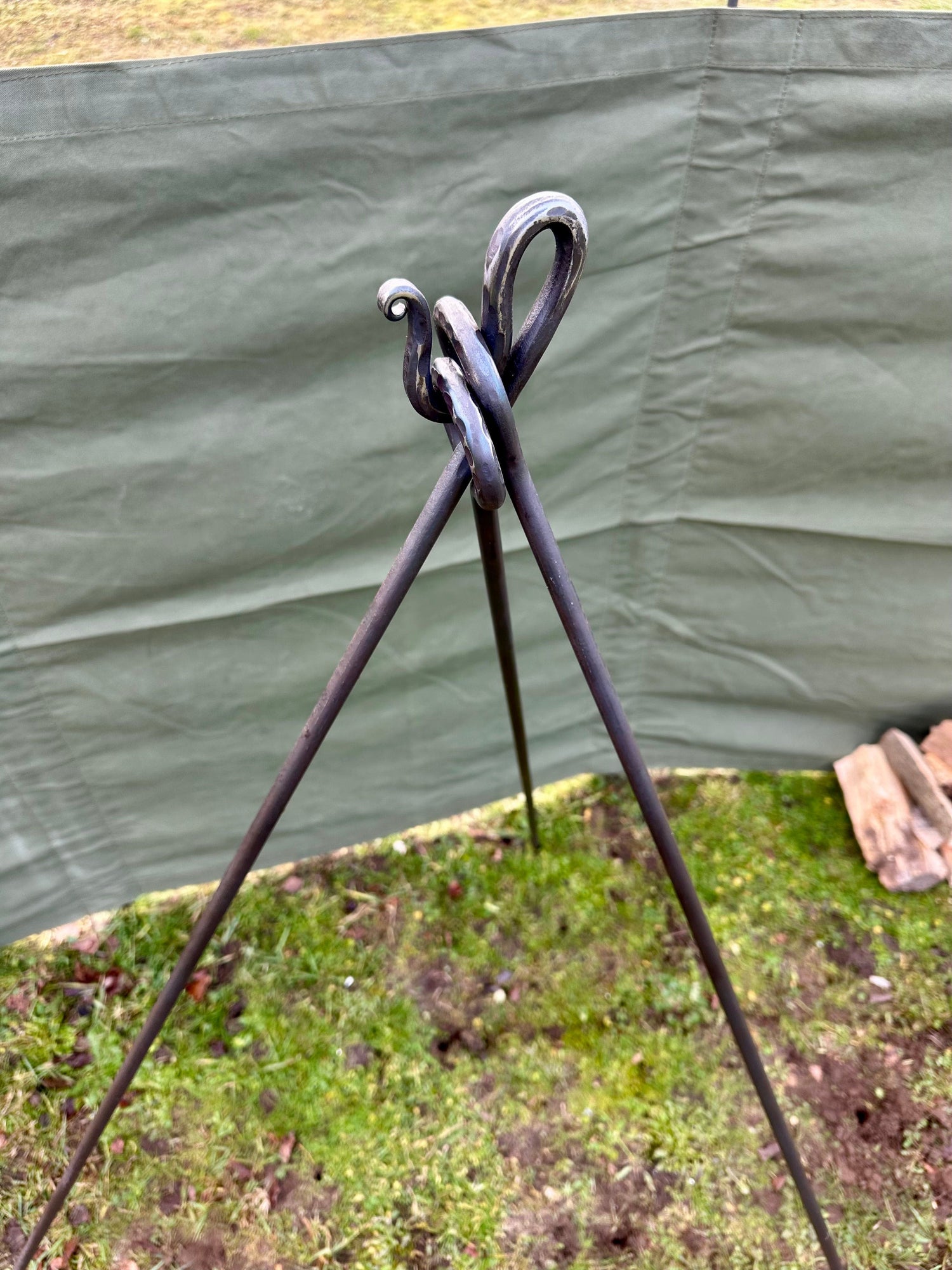 Bushcraft Tripod 12mm Forged Steel Heavy Gauge Tripod Ridge Rack System
