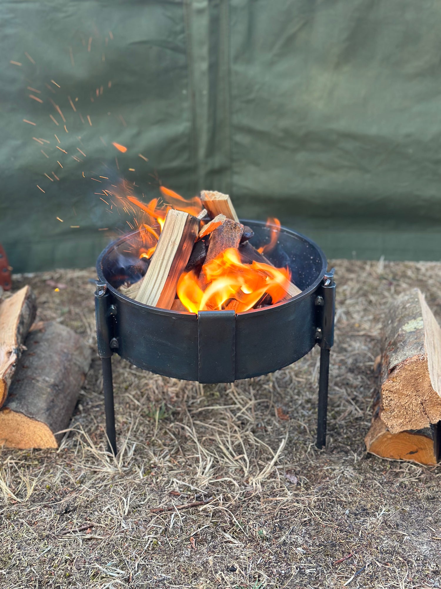 Fire Pit 27 - Portable and Easy to Store - Robust Fire Pit
